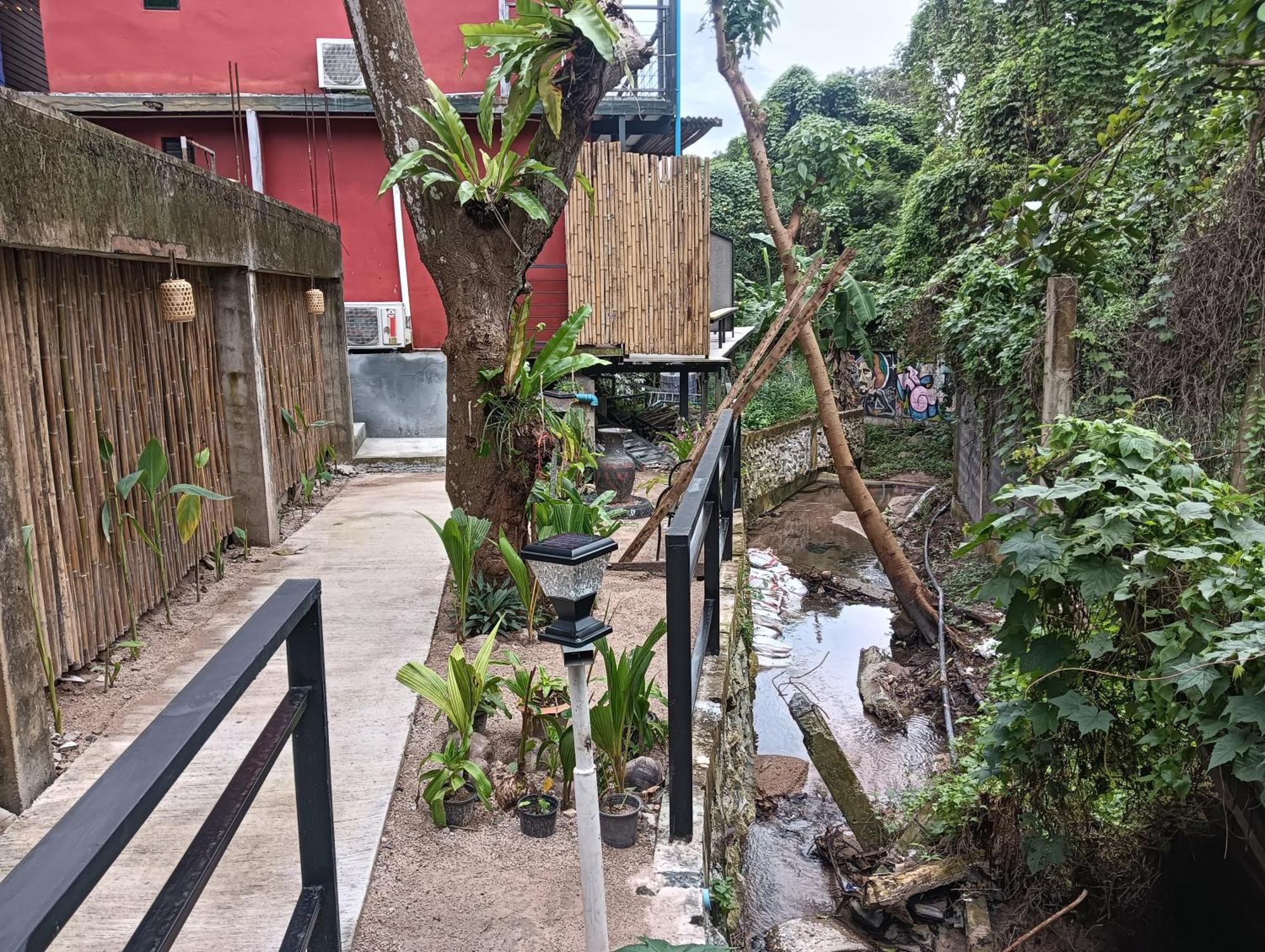 White Jail At Koh Tao Hostel Exterior foto